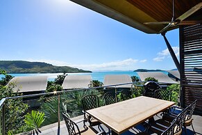 Yacht Club Villa 33-Serenity-Ocean Views with Golf Buggy