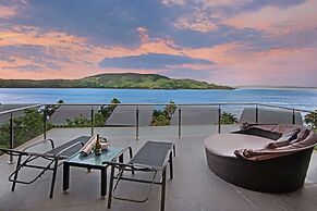 Yacht Club Villa 33-Serenity-Ocean Views with Golf Buggy