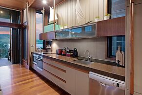 Yacht Club Villa 33-Serenity-Ocean Views with Golf Buggy