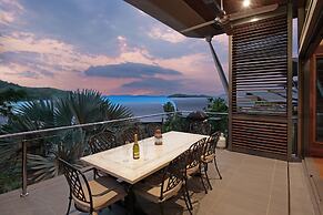 Yacht Club Villa 33-Serenity-Ocean Views with Golf Buggy