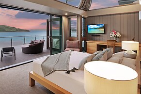 Yacht Club Villa 33-Serenity-Ocean Views with Golf Buggy