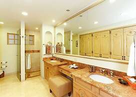 Upgraded Villa La Estancia W/view