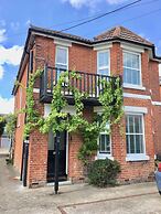 Netley Village Apartment