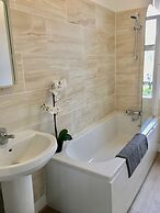 Netley Village Apartment