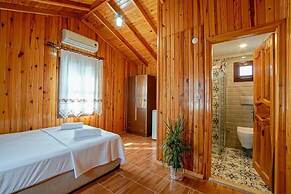 Cuhadar Ahsap Evleri