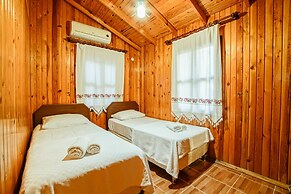 Cuhadar Ahsap Evleri