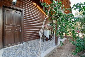 Cuhadar Ahsap Evleri