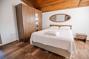 Cuhadar Ahsap Evleri