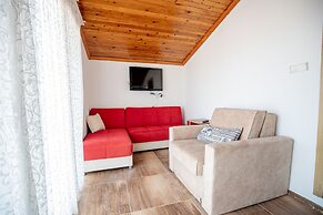 Cuhadar Ahsap Evleri