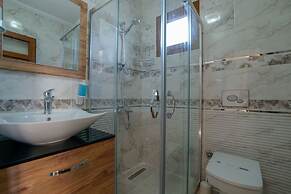 Cuhadar Ahsap Evleri