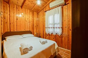 Cuhadar Ahsap Evleri