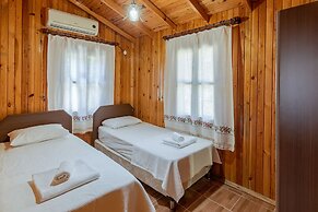 Cuhadar Ahsap Evleri