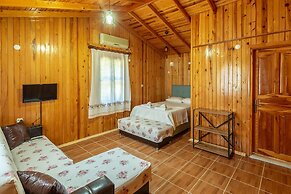 Cuhadar Ahsap Evleri