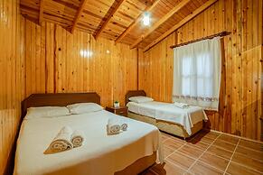 Cuhadar Ahsap Evleri