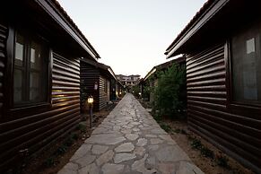 Cuhadar Ahsap Evleri