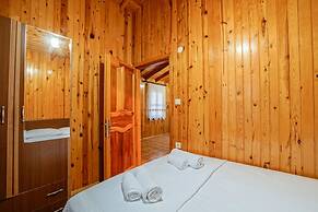 Cuhadar Ahsap Evleri