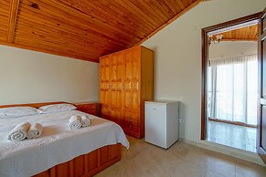 Cuhadar Ahsap Evleri