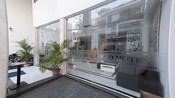 White Diamond Hotel