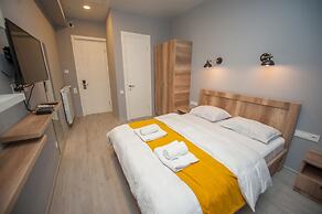 Easy Hotel