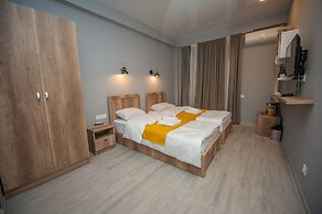 Easy Hotel