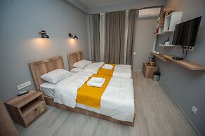 Easy Hotel