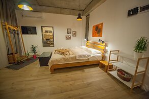 Easy Hotel