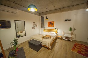 Easy Hotel