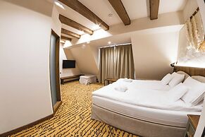 Dwór Bogucin Hotel & Restauracja