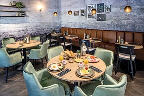 Hotel 46