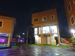 Plus 33 Hotel