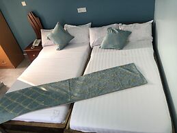Plus 33 Hotel