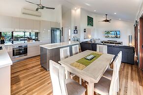 Heliconia 10 Newly Renovated House