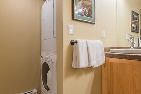 Private Home With A Beautiful Mountain Vista - Woods24 by RedAwning