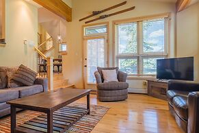 Private Home With A Beautiful Mountain Vista - Woods24 by RedAwning