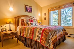 Private Home With A Beautiful Mountain Vista - Woods24 by RedAwning