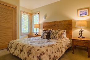 Private Home With A Beautiful Mountain Vista - Woods24 by RedAwning