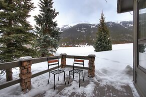 Private Home With A Beautiful Mountain Vista - Woods24 by RedAwning