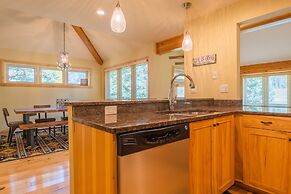 Private Home With A Beautiful Mountain Vista - Woods24 by RedAwning