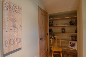 Private Home With A Beautiful Mountain Vista - Woods24 by RedAwning