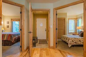 Private Home With A Beautiful Mountain Vista - Woods24 by RedAwning