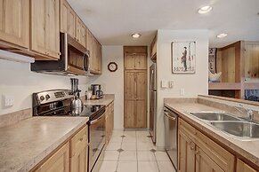 1777 Decatur 2 Bedroom Condo by RedAwning