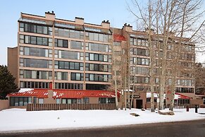 1777 Decatur 2 Bedroom Condo by RedAwning