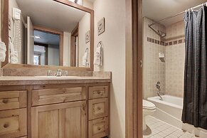 1777 Decatur 2 Bedroom Condo by RedAwning