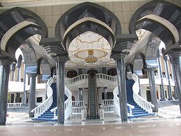 Rimbun Suites & Residences