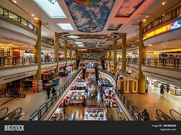 Rimbun Suites & Residences