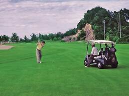 Rimbun Suites & Residences