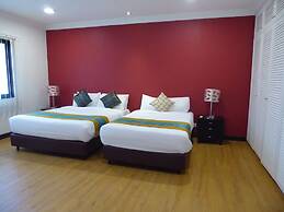 Rimbun Suites & Residences