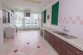 Rimbun Suites & Residences