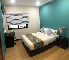 Rimbun Suites & Residences