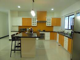 Rimbun Suites & Residences